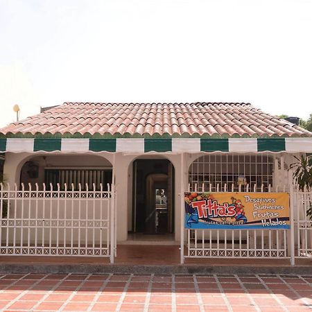 Hotel Vargas Airport Cartagena Екстериор снимка