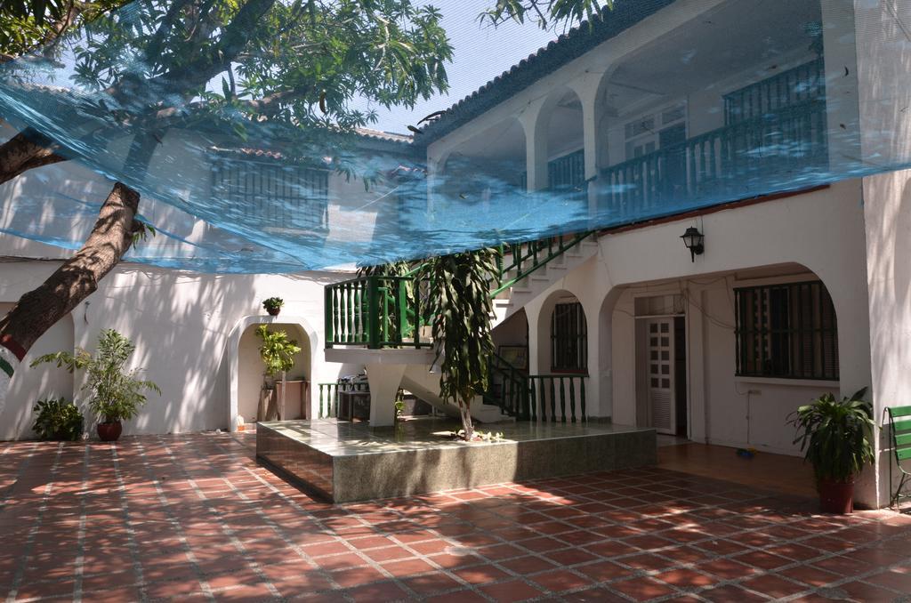 Hotel Vargas Airport Cartagena Екстериор снимка