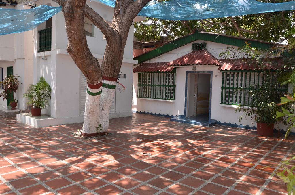 Hotel Vargas Airport Cartagena Екстериор снимка