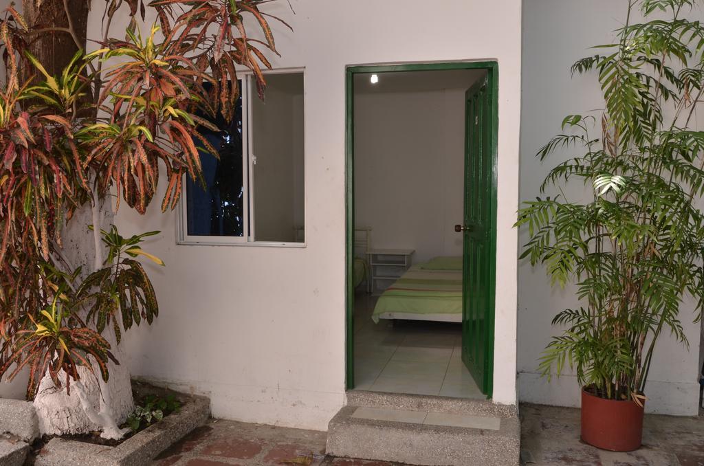 Hotel Vargas Airport Cartagena Екстериор снимка