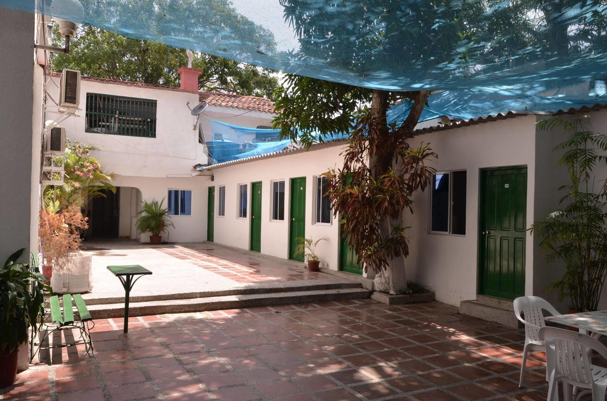 Hotel Vargas Airport Cartagena Екстериор снимка