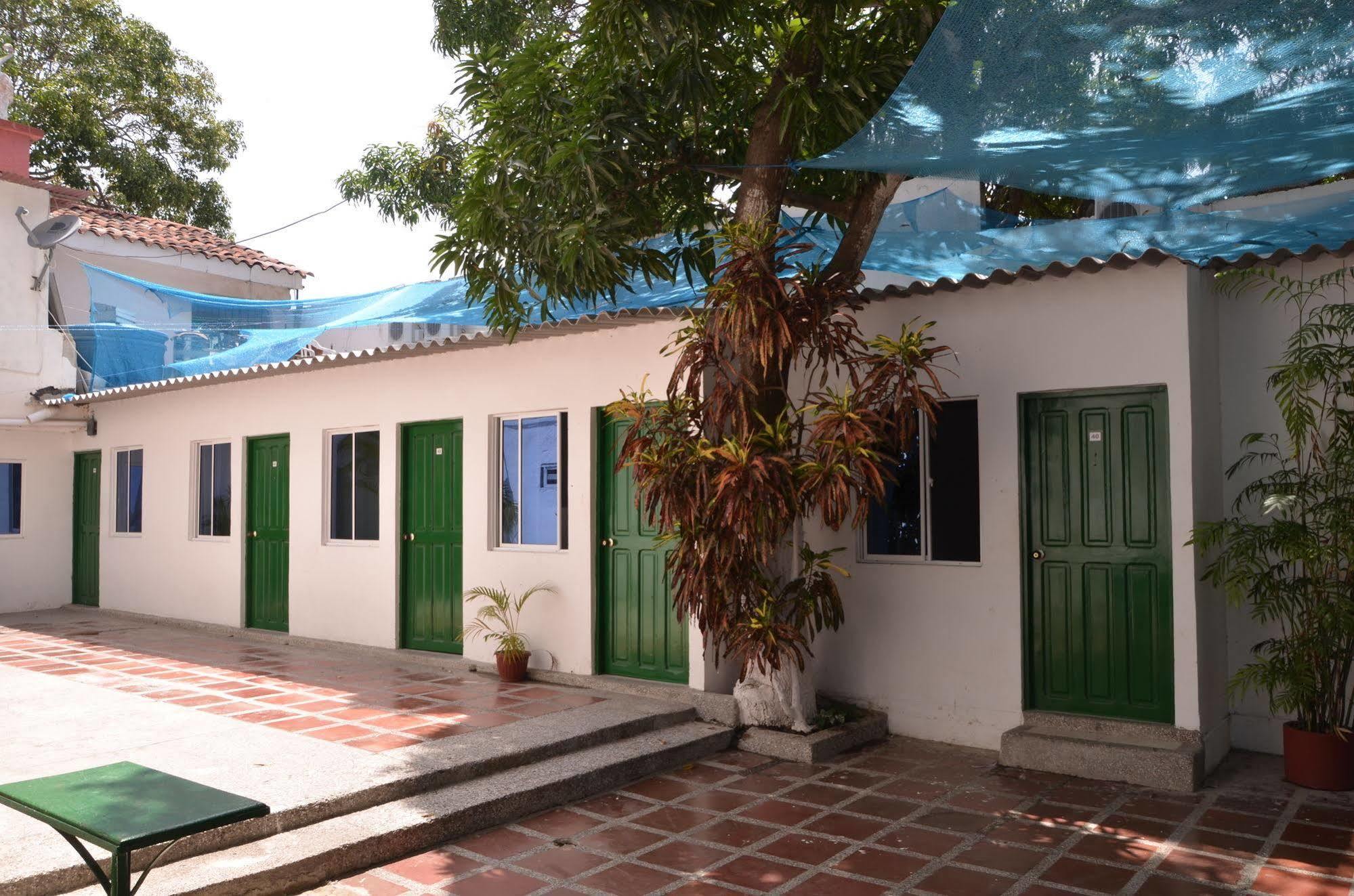 Hotel Vargas Airport Cartagena Екстериор снимка