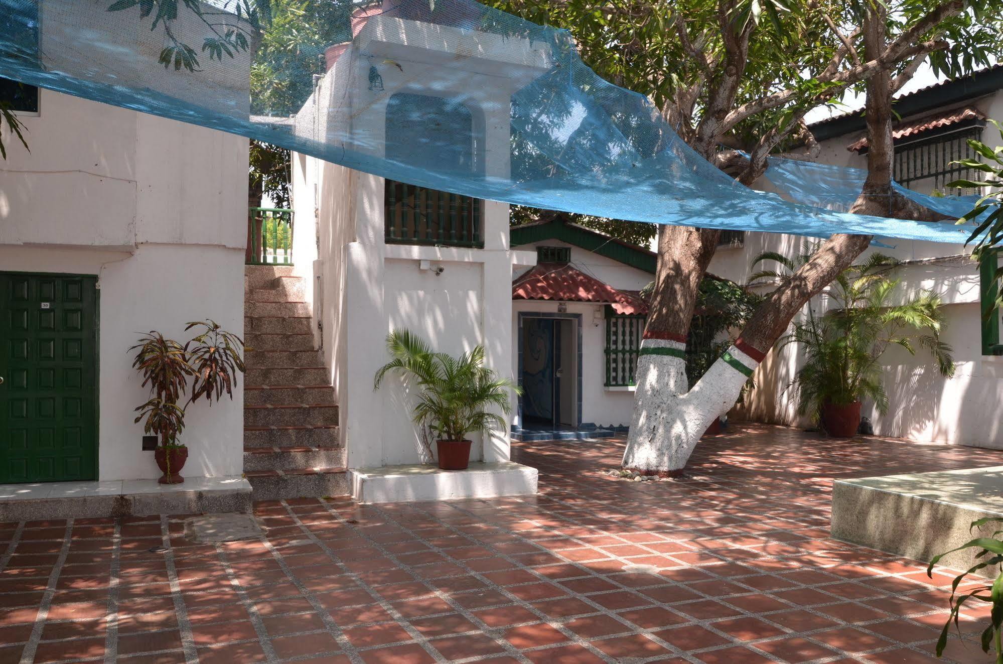 Hotel Vargas Airport Cartagena Екстериор снимка