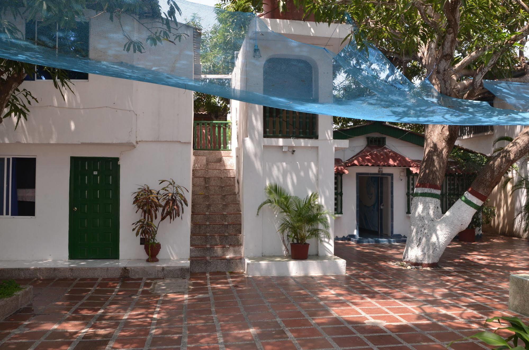Hotel Vargas Airport Cartagena Екстериор снимка