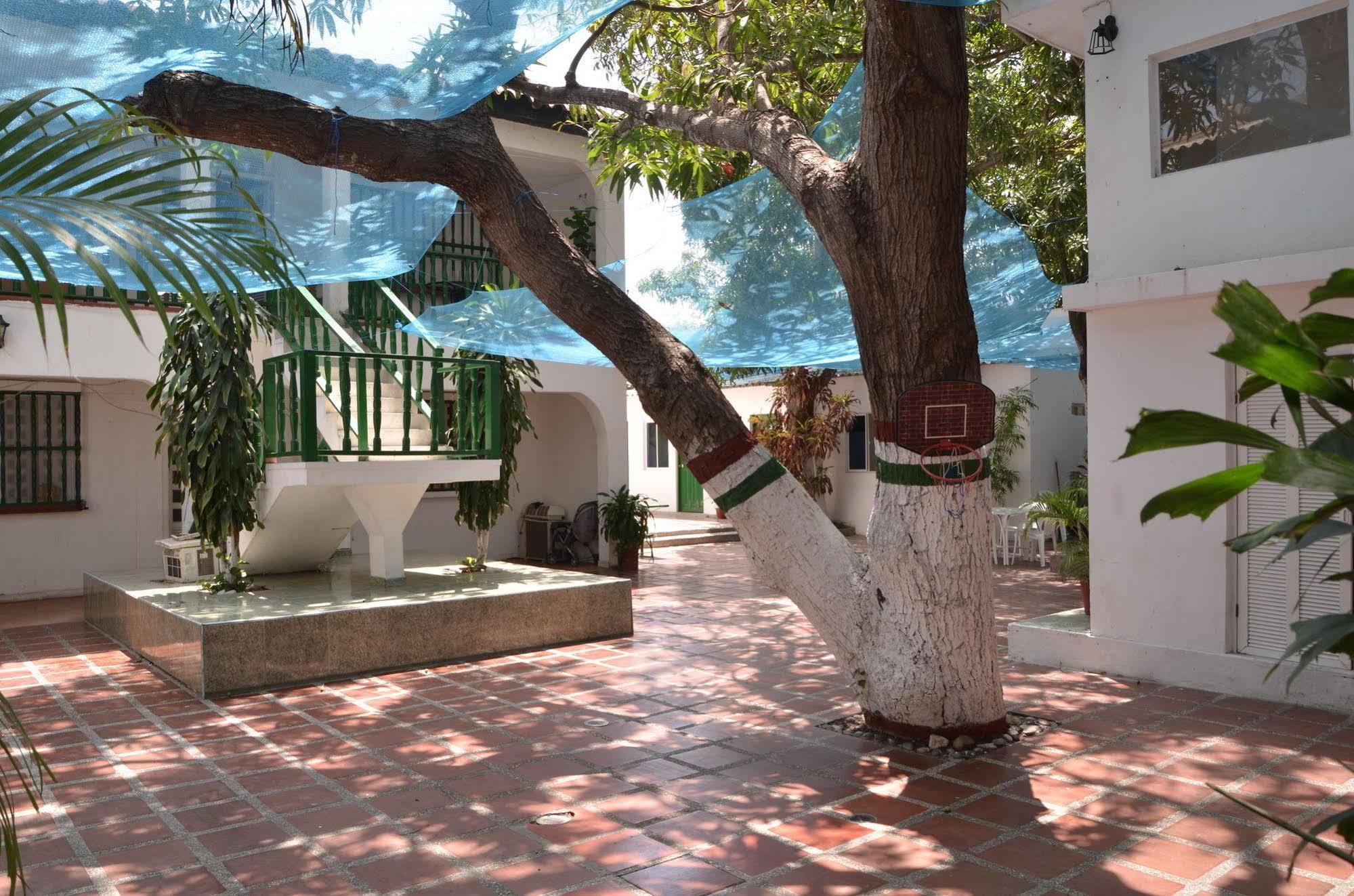 Hotel Vargas Airport Cartagena Екстериор снимка