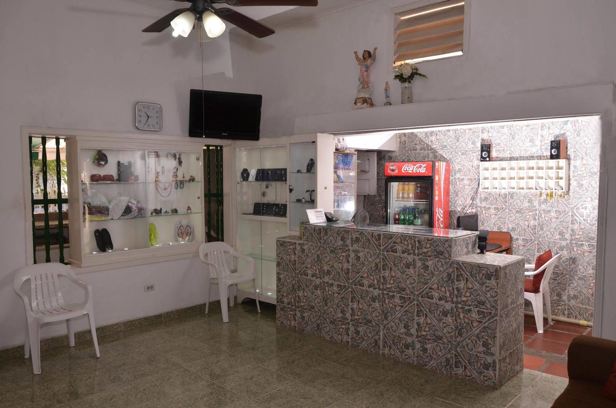 Hotel Vargas Airport Cartagena Екстериор снимка