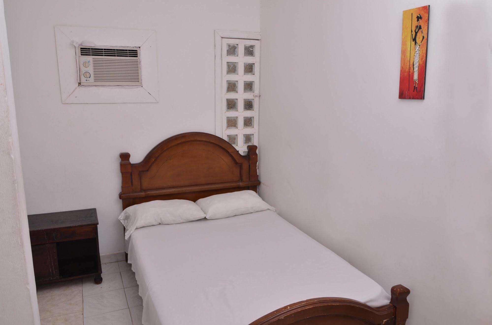 Hotel Vargas Airport Cartagena Екстериор снимка