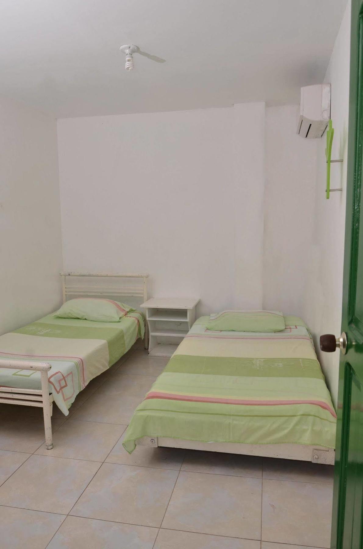 Hotel Vargas Airport Cartagena Екстериор снимка