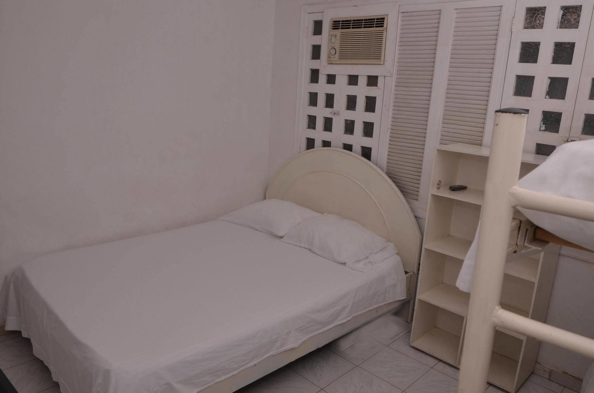 Hotel Vargas Airport Cartagena Екстериор снимка