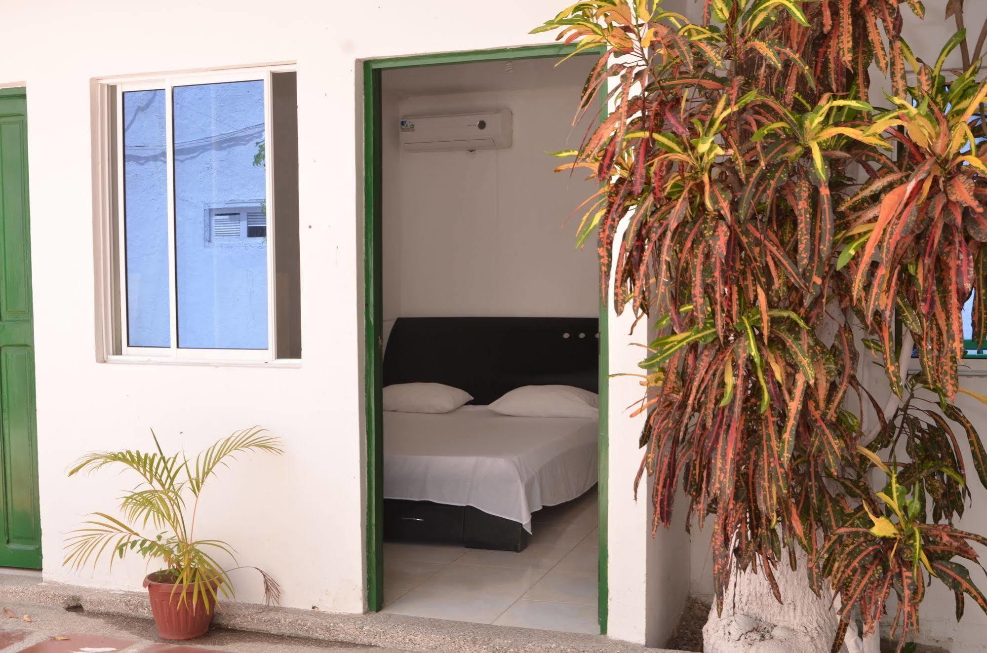 Hotel Vargas Airport Cartagena Екстериор снимка