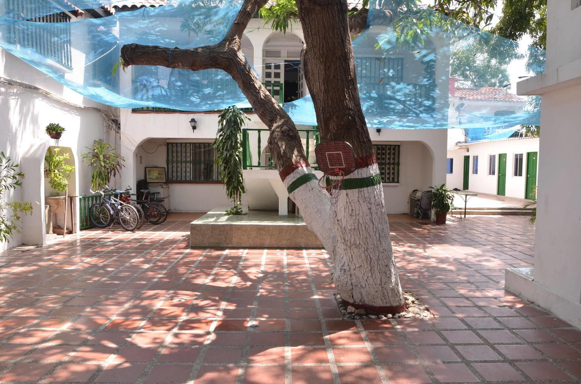 Hotel Vargas Airport Cartagena Екстериор снимка
